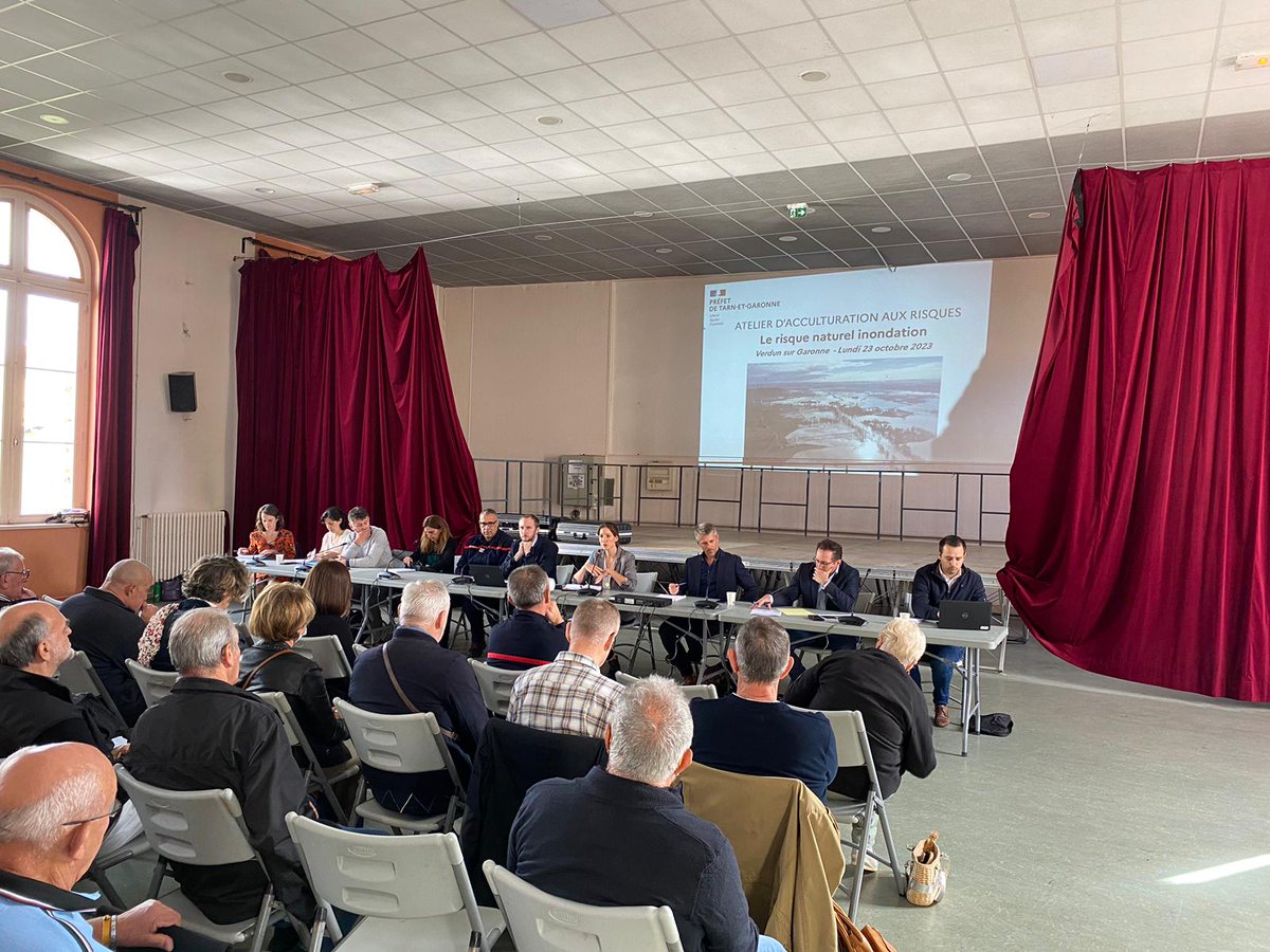 Prefet_82's tweet photo. Madame Bénédicte Martineau, directrice de cabinet du Préfet, était à #VerdunSurGaronne ce 23 octobre à l'occasion de la tenue d'un atelier d’acculturation au risque #inondation.  

Il s’inscrit dans une programmation riche dans le cadre de la #JNR2023.
> https://t.co/G2ccYf2Qms https://t.co/Ufa6GvkdyX