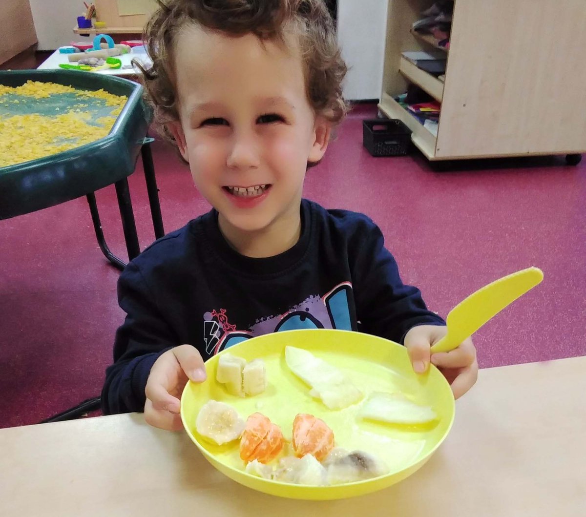 JancettGroup's tweet image. Our Jancett Newminster children have been creating their own snacks using some of the fruits in their Core Book Handa's Surprise! It was yummy! #corebook #fruit #jancettcommunityofnurseries #morden #merton #newminster
