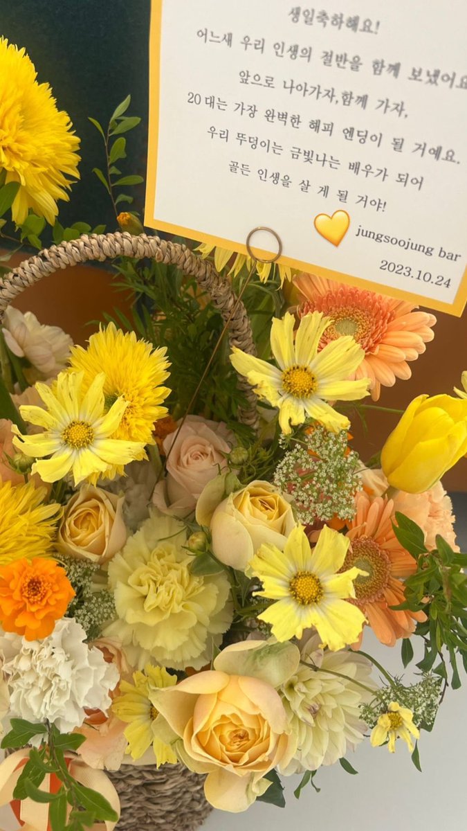 vcoustal's tweet photo. gifts from JSJ Bar, Krystal DC Gallery, Ralph Lauren, and Japan MeU

https://t.co/4S0aQWanoK