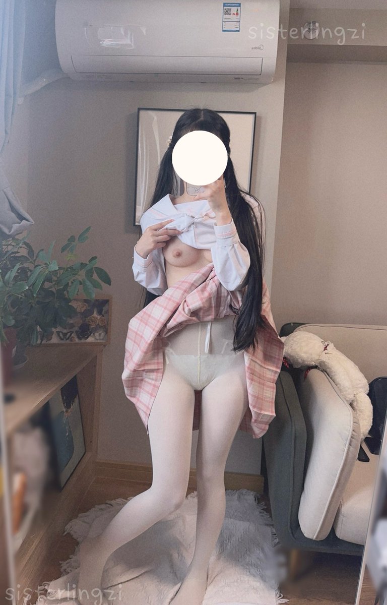 福利姬玲子分享的黄推图片2 - 网红私拍内容