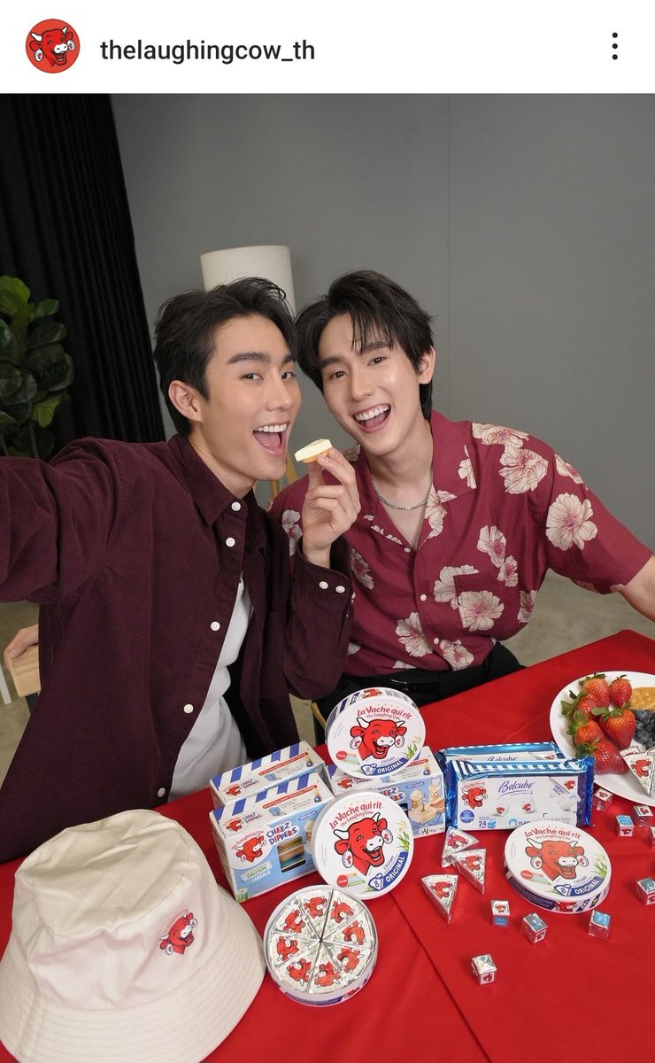 yukainin's tweet photo. ふぉすぶに勧められたら買っちゃうよね😏🤟  明日BookくんのBirthdayお祝い🍷のおつまみにしよー😋
IG:thelaughingcow_th
 #ForceBook https://t.co/8nz8liDU6m