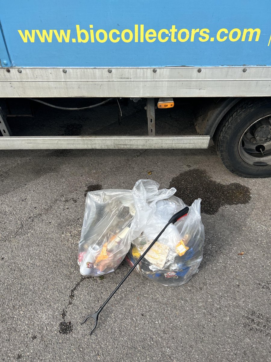 Every month Bio Collector's patrol the local woodland next to Wandle River, litter picking and doing our best to keep our woodland clean. Pleased we were only able to find a couple of bags worth this month!  #keepclean #doourpart