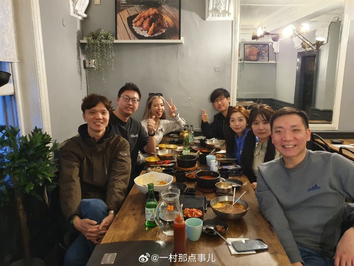LPLfanclub's tweet photo. Esports Photographer @Yicun_liu posted on Weibo:

"I had the honor to have a meal with Mr.Ref."

Mr. Ref can actually smile!

#LPL #LEC #LCS #LCK #Worlds2023 https://t.co/YGUnm7Y3wn