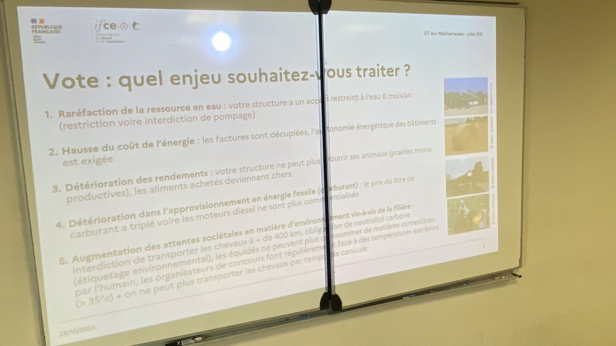 Cpeltiered's tweet photo. @campus_ventoux @RESO_THEM Dans l’atelier « équin » .. . on joue : à partir de l’enjeu « eau » comment envisager de construire son écurie ? 
Échanges sur les éléments constitutifs de la question, sur les aléas de l’activité https://t.co/vwbJoExfRt
