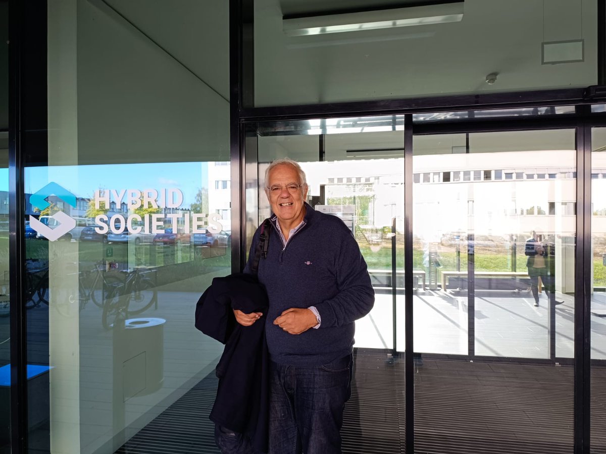 HybridSocieties (@societieshybrid) on Twitter photo Yesterday we had the pleasure to welcome <a href="/brunosiciliano7/">Bruno Siciliano</a>. His talk "Robotics Meets AI & 5G – The Future is Now!" focused on the need for multidisciplinary approaches to tackle the combined issues of cognition and physical attributes in the world of robotics. <a href="/PRISMALabUnina/">PRISMA Lab</a> 👏🙏 Yesterday we had the pleasure to welcome <a href="/brunosiciliano7/">Bruno Siciliano</a>. His talk "Robotics Meets AI & 5G – The Future is Now!" focused on the need for multidisciplinary approaches to tackle the combined issues of cognition and physical attributes in the world of robotics. <a href="/PRISMALabUnina/">PRISMA Lab</a> 👏🙏