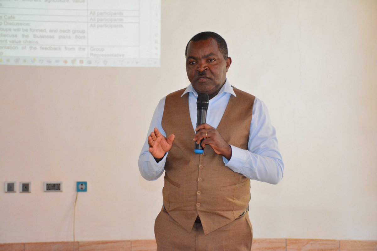 BDF_rw's tweet photo. HAPPENING: Uyu munsi tariki ya 24/10 n'ejo 25/10/2023, Ubuyobozi bwa @BDF_rw  na @RwandaAgriBoard  hamwe n'Abakozi b'ibyo bigo bari mu nama i Musanze aho bari kwigira hamwe imishinga isaba inkunganyunganizi mu mushinga wa #CDAT kugira ngo yihutishwe
@vimunyeshyaka 
@RwandaAgri https://t.co/QB8B3M0lb0