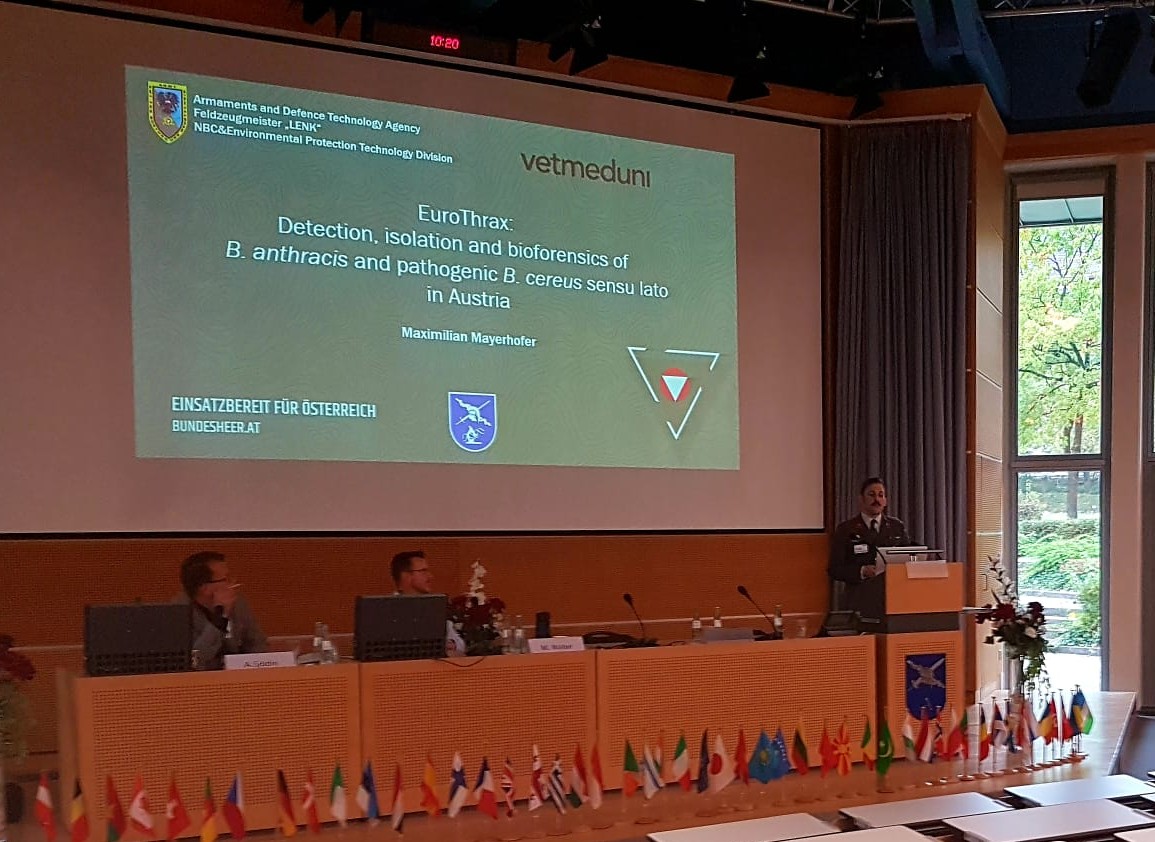 Weyrother's tweet photo. Danke @SanDstBw für die Möglichkeit über #Anthrax in Österreich auf der #MBDC2023 zu sprechen. Nähere Infos gibt's dann wenn es publiziert ist 😉.
#arwt #wisskomm #bundesheer https://t.co/AwlroALRCQ