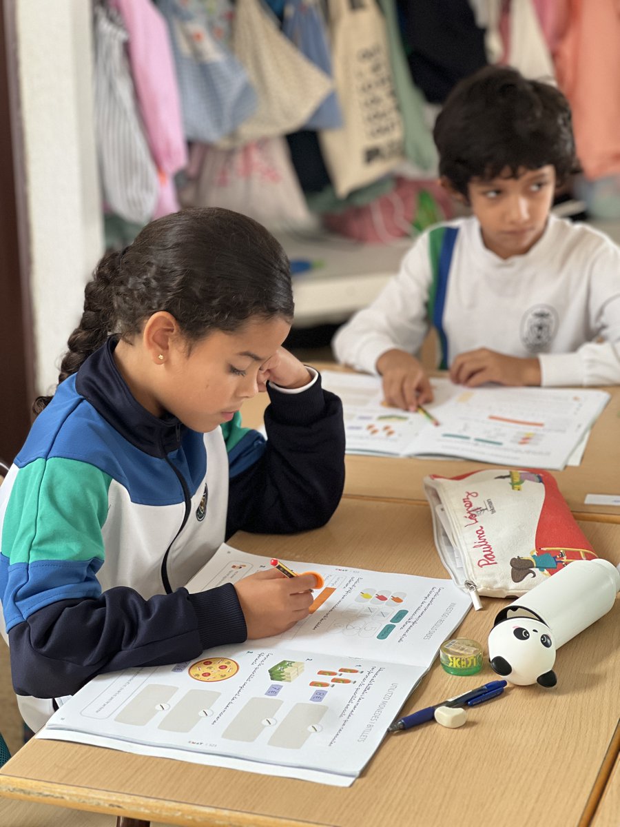 pmariasantcugat's tweet photo. A primer fem matemàtiques interpretant les gràfiques #mates #iiin #santcugat #primaria https://t.co/9YVHIZyZkA