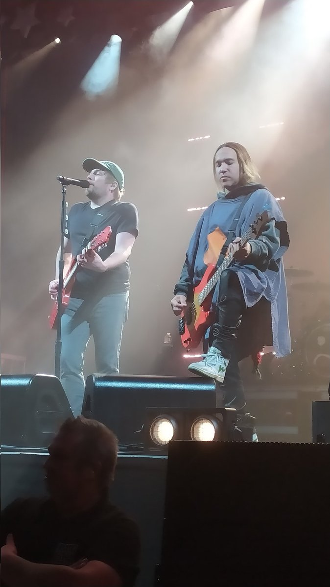 NoxiaAeris's tweet image. Fall Out Boy in Paris - 23/10/2023
Best night ever