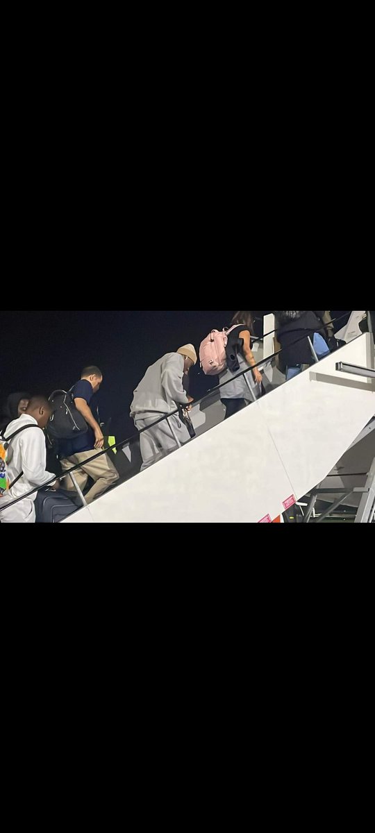 FraReale97's tweet image. Victor #Osimhen sale sull'aereo in direzione #Berlino per supportare i suoi #compagni! 💪💙
#Napoli #calcio #Champions