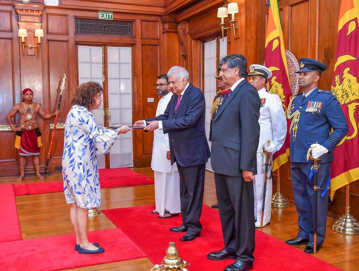 PMDNewsGov's tweet photo. The Ambassador of 🇨🇭 Dr. Siri Walt, the Ambassador of the 🇪🇺 Carmen Moreno, and the Ambassador of 🇮🇷 Dr. Alireza Delkhosh presenting their credentials to President @RW_UNP. (2/2)

#DiplomacyLK @MFA_SriLanka @SwissAmbLKA @EU_in_Sri_Lanka  @IRANinSriLanka #LKA #PMD https://t.co/JVWyNYr0Po