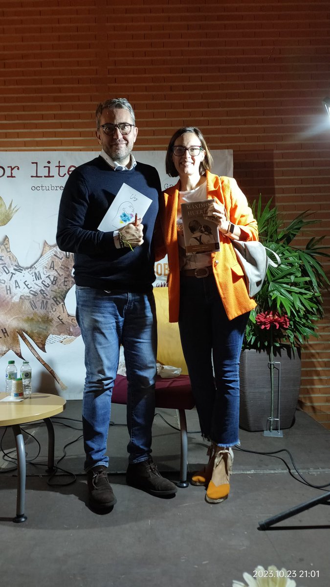 1profediferente's tweet photo. Tarde para el recuerdo. Poder escuchar, aprender y compartir con Carmen Amoraga y Máximo Huerta, dos genios de la escritura, con las palabras como único soporte, simplemente maravilloso. https://t.co/KKgCl2NW7z