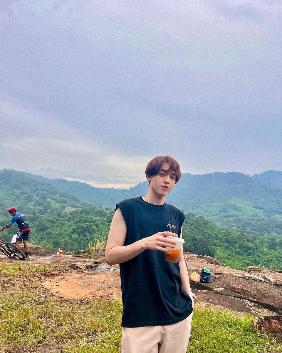 KAD8LAND's tweet photo. Update IG : @kadploysupa 

💬 : ดื่มกาแฟด้วยกันมั้ยคับ☕️#กาดไม่ใช่การ์ด
⛓️ https://t.co/XGGVUf8wOX

#KADLAND 
#KadploysupaIGUpdate 
#KadElement https://t.co/QCHg0FoIrf