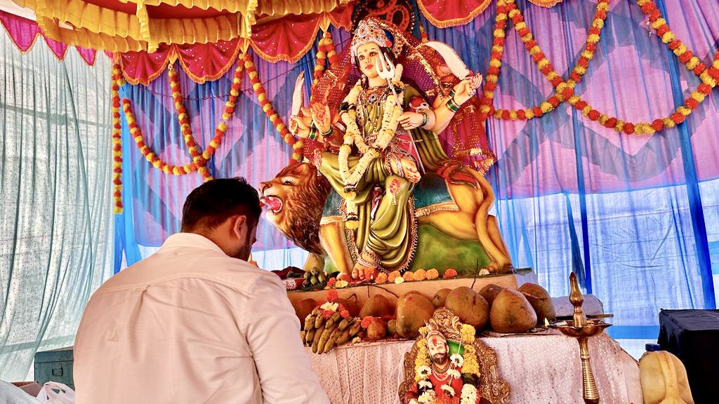 HebbalkarMrinal's tweet photo. आज दि . 24 ऑक्टोबर रोजी बोकमूर गावात झालेल्या दुर्गा माता पूजेला हजेरी लावली. सर्वांना सुख, समाधान आणि भरभराटीचे आयुष्य लाभो अशी प्रार्थना देवी च्या चरणी केली .

Embracing the divine energy at the Durga Mata Pooja in Bokamur village.

#bokamurvillage #durgapuja  #mrinalhebbalkar https://t.co/jYcqCGOeVq