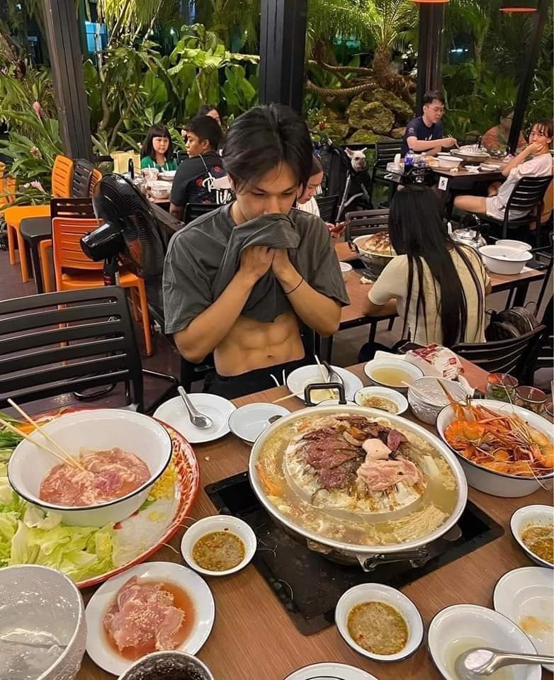 หิวอะ😅😅   ร่างกายต้องการหมูกะทะ