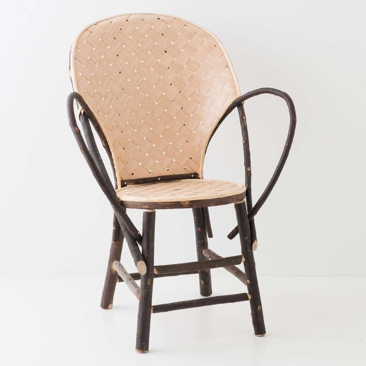 LandmadeFr's tweet photo. La deuxième version du fauteuil en châtaignier, c'est celle avec une structure qui a conservé son écorce.
Toujours le même confort, toujours la même fabrication 100% à la main et uniquement avec du châtaignier. Un petit twist de couleur en plus !

https://t.co/66KiNsVLg0 https://t.co/tJYwB8to5k