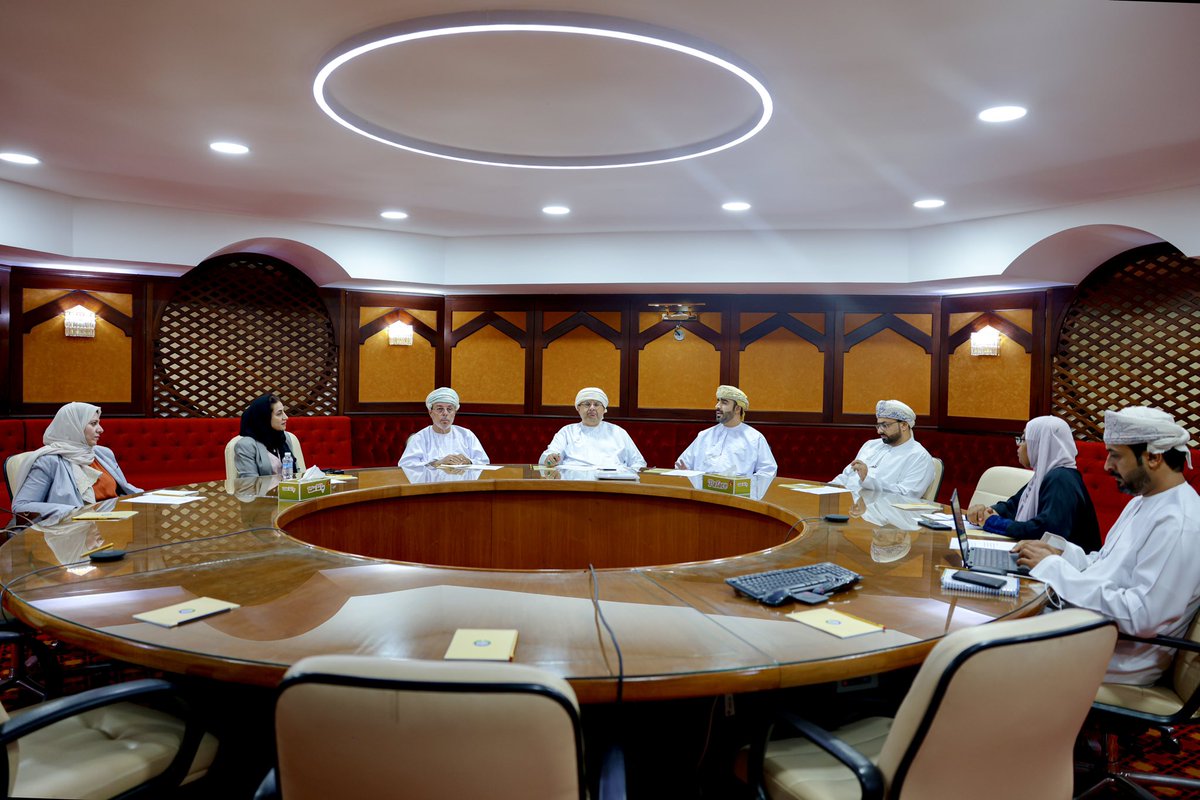 عقدت لجنة الصحة بغرفة تجارة وصناعة عمان اجتماعها الثاني للعام الحالي برئاسة إيمان بنت حمد الغافرية رئيسة اللجنة، وبحضور الأعضاء.

ناقشت اللجنة خطتها للفترة القادمة والتي من شأنها تعزيز العمل في القطاع الصحي الخاص، كما ناقشت أبرز الفعاليات للجنة من بينها مناقشة توصيات حلقة عمل