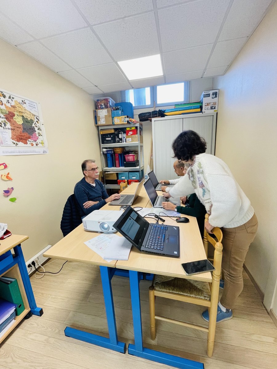 rersvaldereuil's tweet photo. Isabelle vous propose des séances d'atelier informatique ( débutant à intermédiaire ) au #RERS @valdereuil_info . Venez vous inscrire 118 rue Grande à Val De Reuil du lundi au jeudi matin. Isabelle et Zia vous attendent.  @MA_Jamet @BalutBenoit @BalutBeatrice https://t.co/0RoM5MeNx0