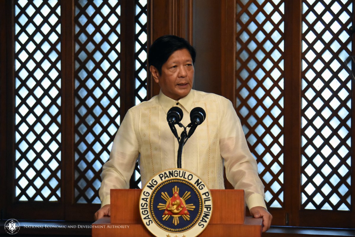 DEPDevgovph's tweet photo. 𝐋𝐎𝐎𝐊: President Ferdinand Marcos Jr. attends the ceremonial signing of the United Nations Sustainable Development Cooperation Framework (UNSDCF) for 2024 to 2028 at the Malacañan Palace on Oct. 24, 2023. https://t.co/lYAna5ceZl