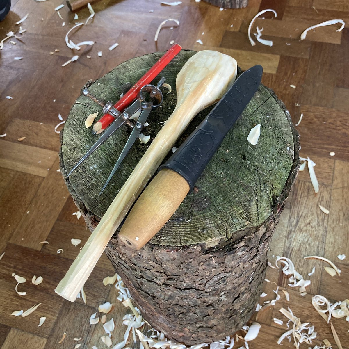 Craft_Workshops's tweet photo. Our workshoppers were shown how to carve not one but two spoons on Sunday at our SPOON CARVING WORKSHOP. They were introduced to the safe and efficient ways of using a straight knife and hook knife to create their beautifully handcrafted spoons.
#tlpcraftworkshops https://t.co/XXCLjk43n7