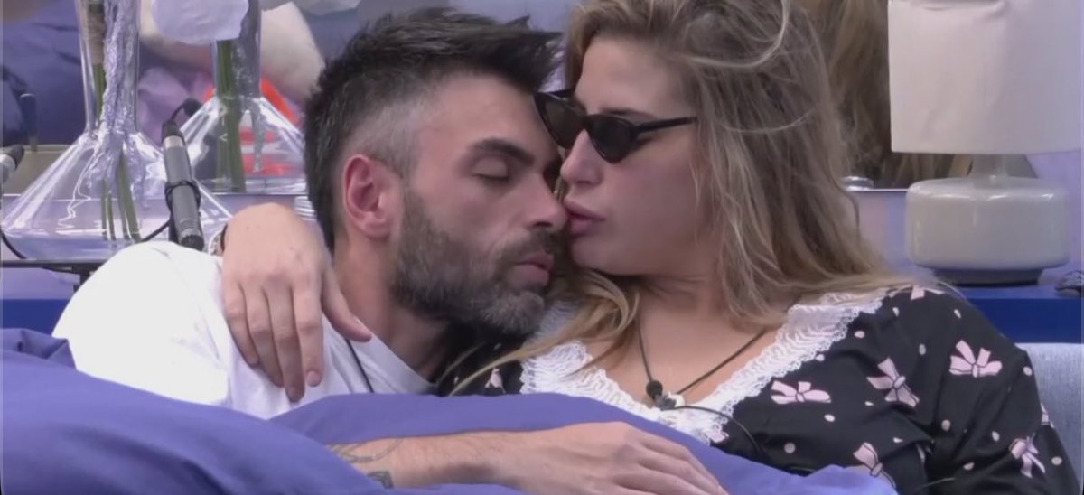 PrincessMonyeo's tweet image. Y comienza un nuevo día de babas y vaguería para YOSANA y su MUÑECO #GHVIP23O  #GHVIP240 #GHVIP8