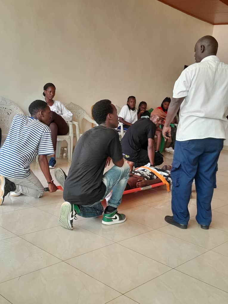 nyckanombe's tweet photo. Nonaha mu murenge wa Kanombe akagali ka kabeza intore ziri kurugerero inkomezabigwi XI ziriguhabwa amahugurwa kubutabazi bwibanze.@KanombeSector @KicukiroDistr @NYC_kicukiro @Rwandaredcross https://t.co/XWqbiSXA0R