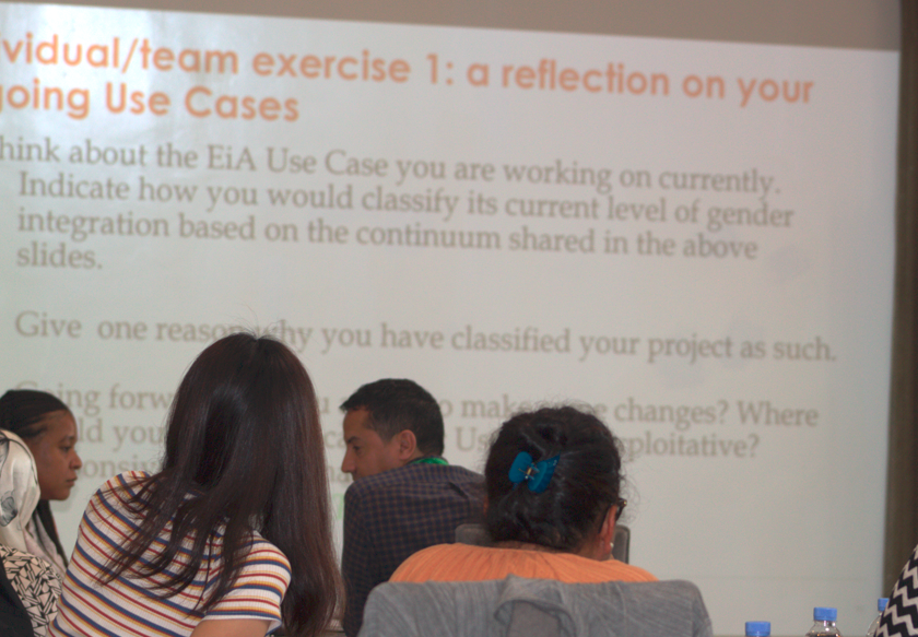 GREATAgResearch's tweet photo. Facilitating concepts and frameworks for gender & youth integration in agronomy, @MMangheni introduces the Reach, Benefit, Empower framework and tasks @ScalingAgronomy Use Case teams to situate their work. Is it to reach? benefit? or empower them?
#GenderInAgronomy
👇 https://t.co/XeI7b1DznI