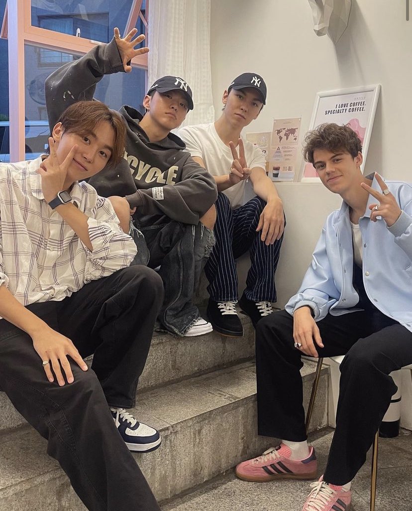 vernblond's tweet photo. Vernon mau ke indomaret ass outfit https://t.co/0YbBV6aG9t