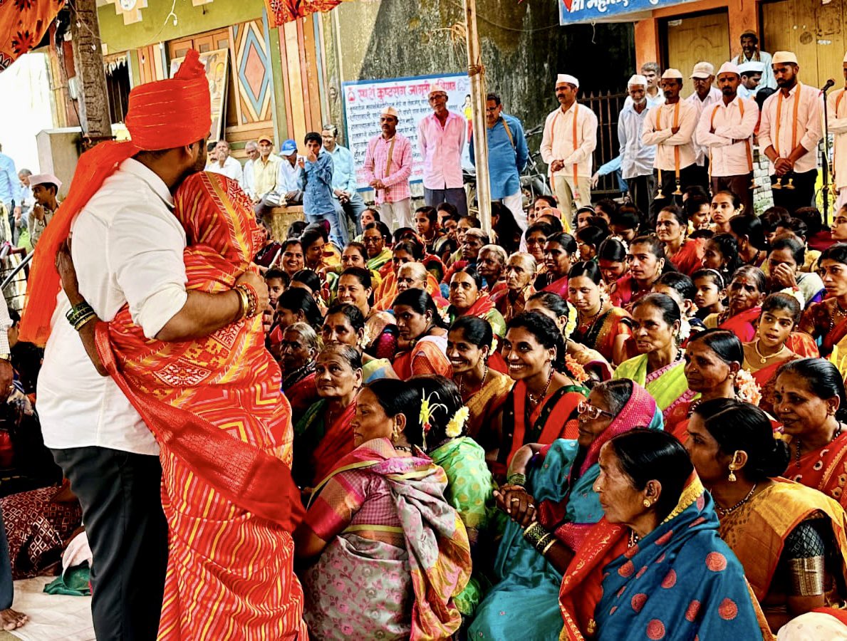 HebbalkarMrinal's tweet photo. Embracing the spirit of Navaratri and the warmth of the people's love – a memorable moment at the festival✨

#navratri #dusshera #belgaum #karnatka #mrinalhebbalkar https://t.co/v6b6HyETqY