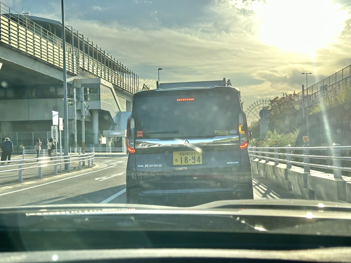 一車線で前詰まってるのに煽ってくる気持ち悪いやつって、大体ドラレコのステッカー貼ってるのなんで？