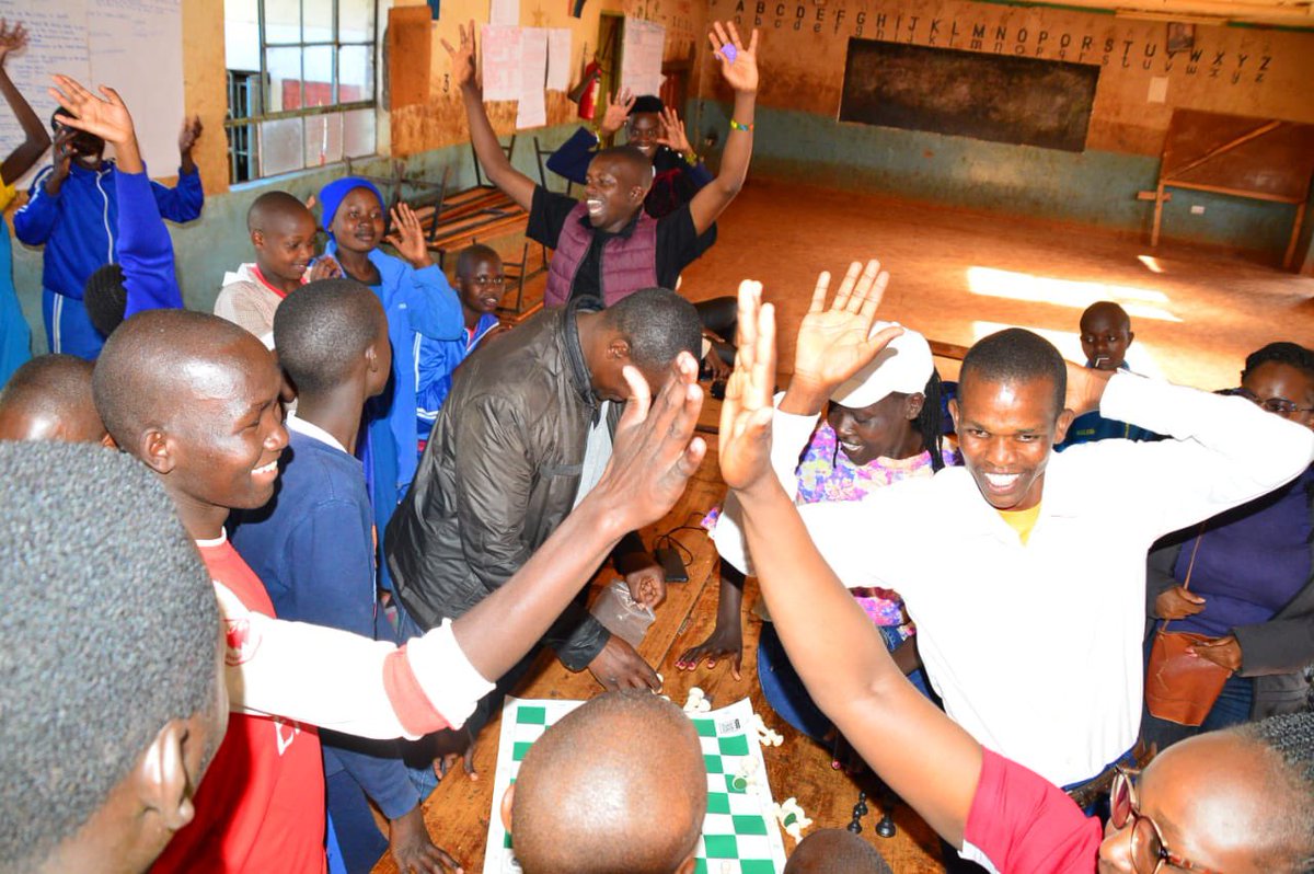 Chess transcends boundaries. A dedicated volunteer teacher @samakorry in Iten, Kenya, delivered a <a href="/thegiftofchess/">The Gift of Chess</a> chess board to the Iten School for the Deaf. This thoughtful gesture will undoubtedly bring the joy and benefits of chess to even more young minds. <a href="/Tunde_OD/">Tunde Onakoya</a>