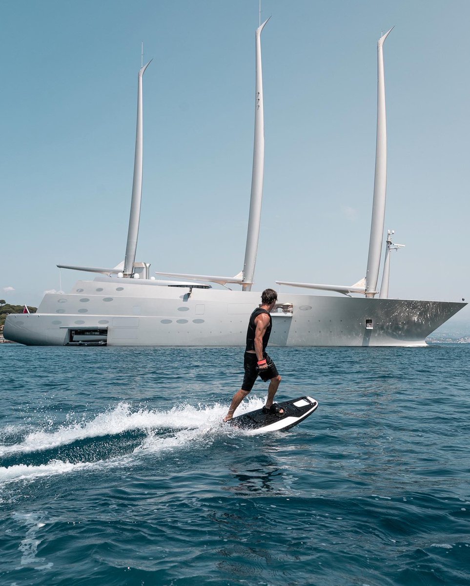 Available to rent with Zephyr Yachting, the powerful and advanced Awake Ravik electric surfboard is equipped with exceptional details and safety features. 

€390 per day. 

🔗Discover the Awake Ravik: zephyr-yachting.com/watertoys/awak… 

#ZephyrYachting #AwakeRavik #AwakeBoards #Superyacht