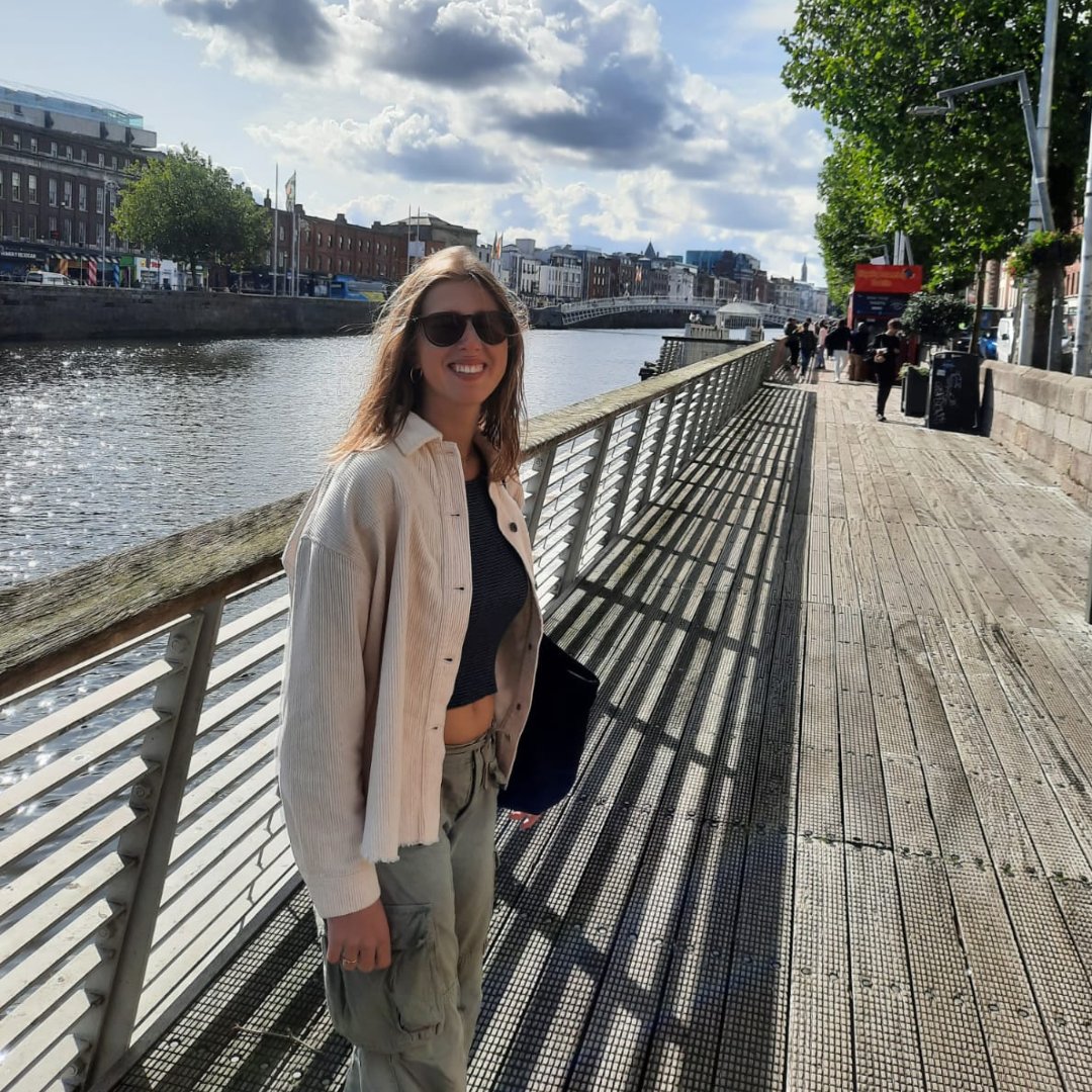 TCDBusiness's tweet photo. Victoria Corpas Marco (MSc #Marketing) moved from Spain to Dublin to complete her #MSc:
"Moving to a new country isn't easy. When I first set foot in Dublin, I felt a little out of place, but I've quickly made great friends with all my classmates!"
#TrinityThroughYourLens https://t.co/u2HJEcwHbk