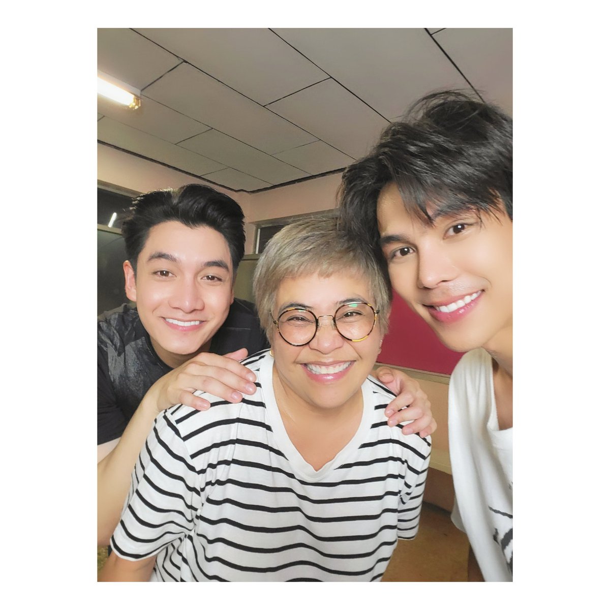 kormarom4488's tweet photo. วันนี้มีนัดอีกนะคะ 
20.30 น. อะไรจะขยับไปขยับมา แต่ความสนุกยังเพิ่มมากขึ้น ลุ้นไปซะทุกตอน .พนมนาคา
#ดูสดด้วยกันนะคะ 
#พนมนาคาep16

@PBoranin @treporapat https://t.co/O3jZrBvpTx