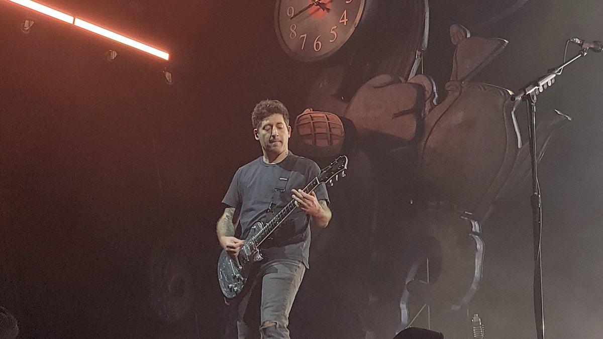 Sophia_Loudiere's tweet image. Fall Out Boy - Zénith de Paris - 23.10.23

Mon cœur fondait en voyant les gars 🫠
Plusieurs eye contact entre eux et moi, et des sourires, je vais jamais m'en remettre 😀😀😀