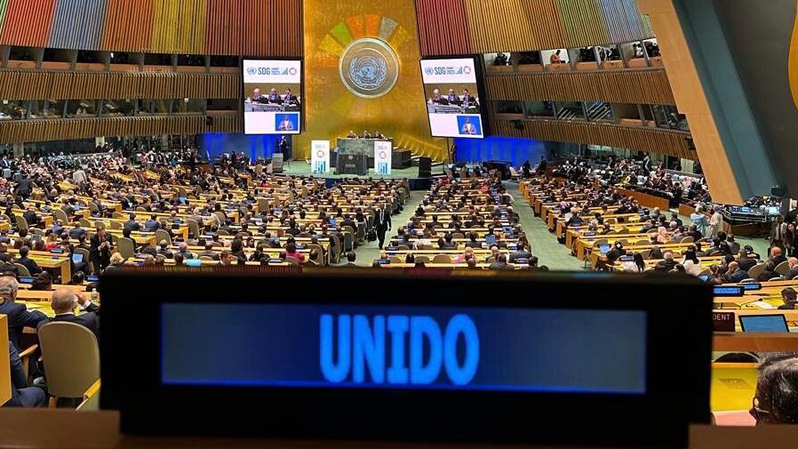 DGgerdmueller's tweet photo. #UNDay reminds us to put unity and solidarity first. Together we can change the world to be better, more just and more peaceful
@UNIDO is working with partners around the world to find solutions to end hunger, tackle climate change and advance fair globalization https://t.co/CGCMmJFQ95