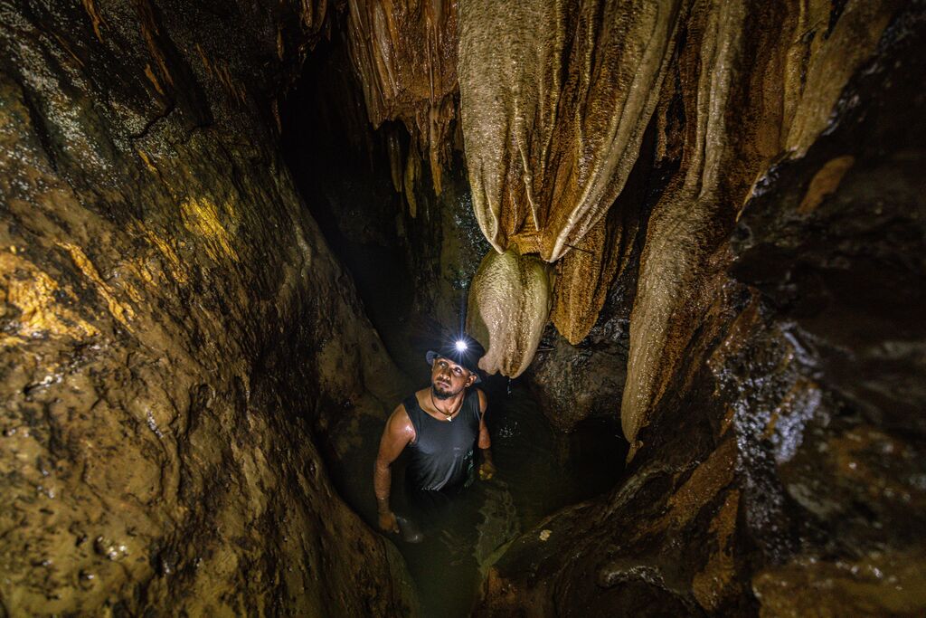 EmbPanamaSwe's tweet image. Adéntrate en las profundidades de Panamá y descubre un mundo subterráneo lleno de misterio y maravilla. Explora nuestras cuevas y déjate sorprender por las formaciones naturales que han tomado siglos en crearse. ¡Una aventura que te dejará sin aliento! 🌎🌄 @VisitPanama