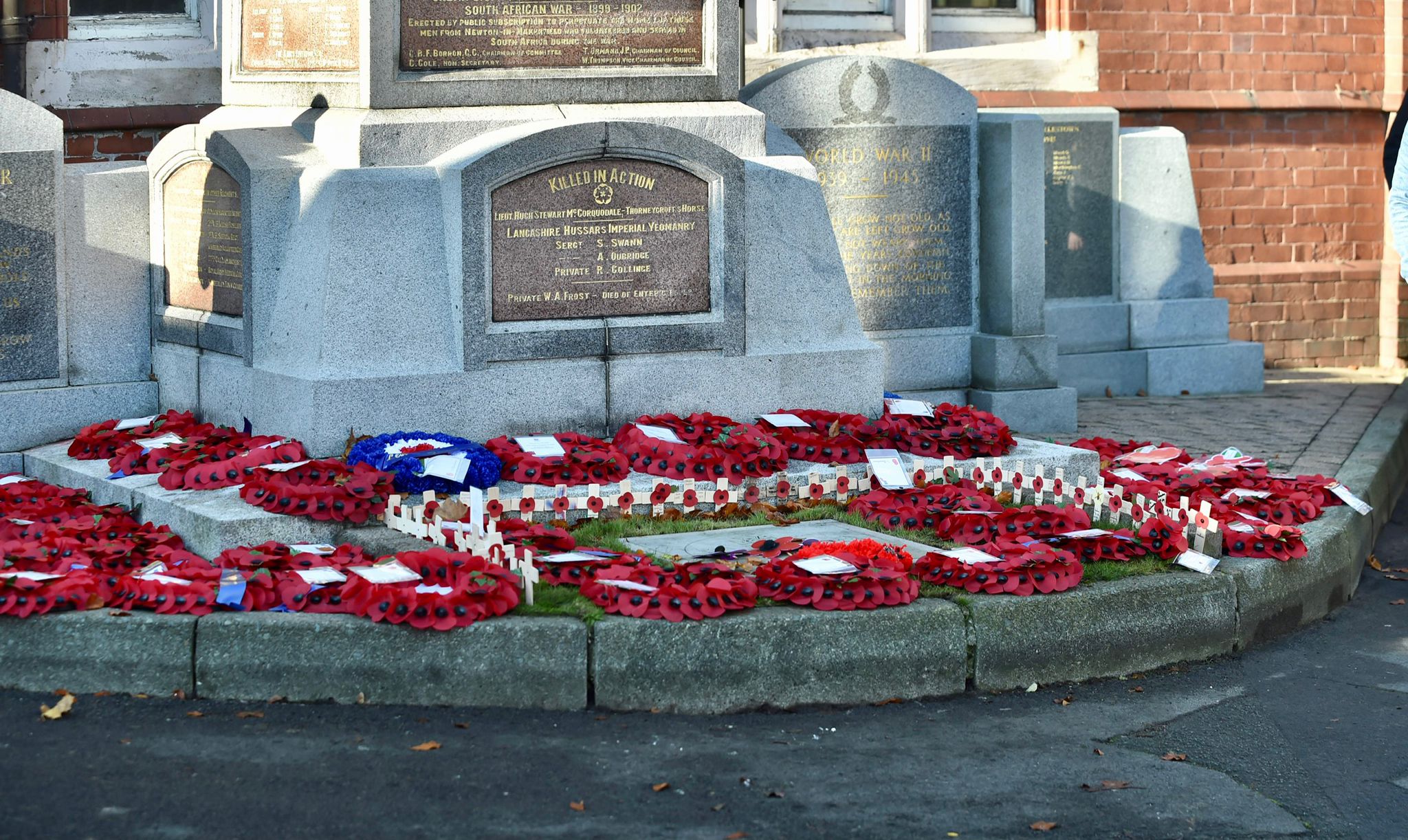 Poppy wreaths placed on Earlestown war memorial