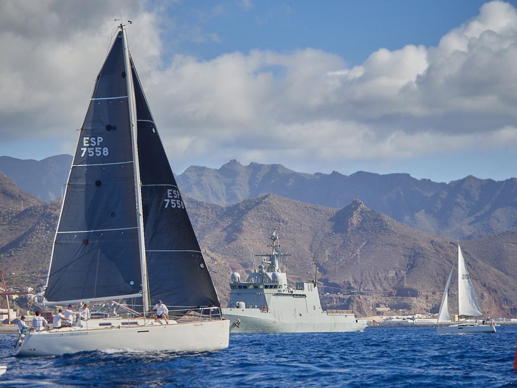 Armada_esp's tweet image. Este fin de semana tuvo lugar la XIV edición de la Regata Crucero en Canarias organizada por la @Armada_esp y @RCNTenerife
Se celebró por primera vez en aguas de #SantaCruzDeTenerife y participaron un total de 21 embarcaciones compitiendo algunas en la nueva modalidad #Corinthian