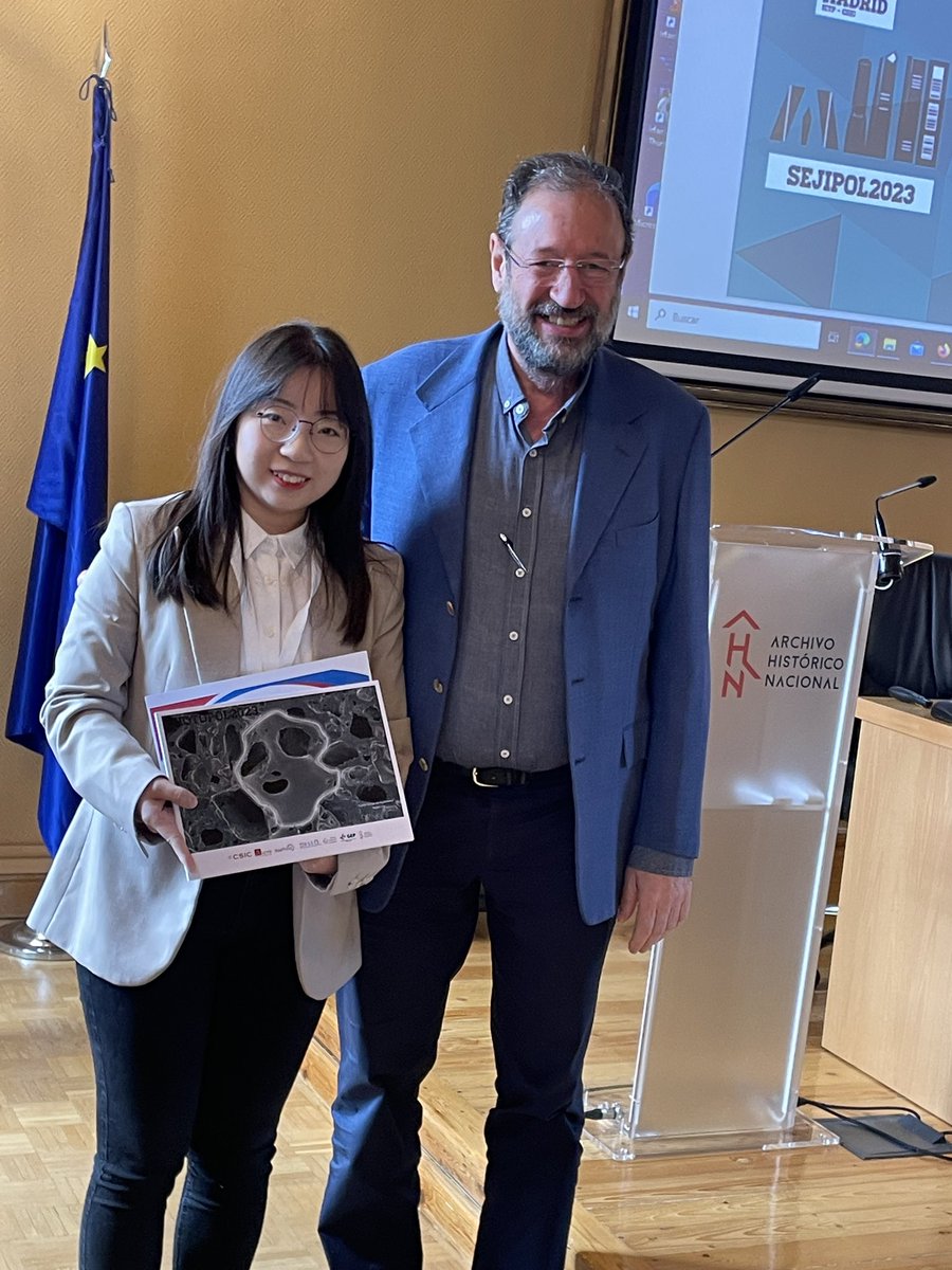 Before the coffee break, Prof. Ernesto de Jesus, the president of <a href="/RSEQ_STMadrid/">RSEQ-STMadrid</a>, has given PHOTOPOL2023 awards, congrats to all winners!!! #SEJIPOL2023 #PHOTOPOL2023