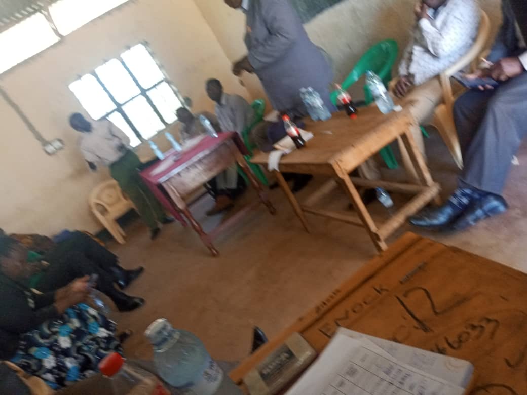 fgm_global's tweet photo. @fgm_global Uganda chapter @UNFPAUganda 

Youth led cross boarder #FGM meeting together with former surgeons, cultural leaders, religious leaders and district officials from #Kanyerus Kenya and #Bukwo district. @BGBCA2018

Ongoing 📺 https://t.co/fSrQfYSBL2