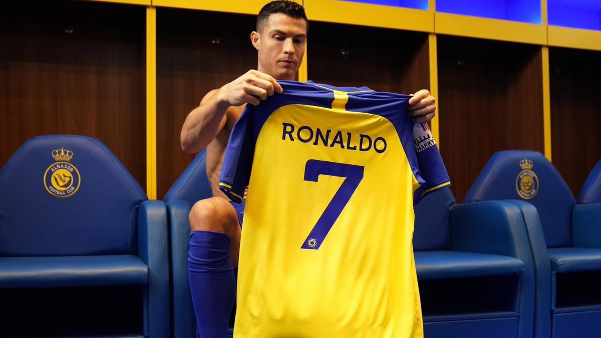 TeamCRonaldo's tweet photo. 🚨 Breaking: Cristiano Ronaldo will retire at Al Nassr. https://t.co/C8pD5ckhCS