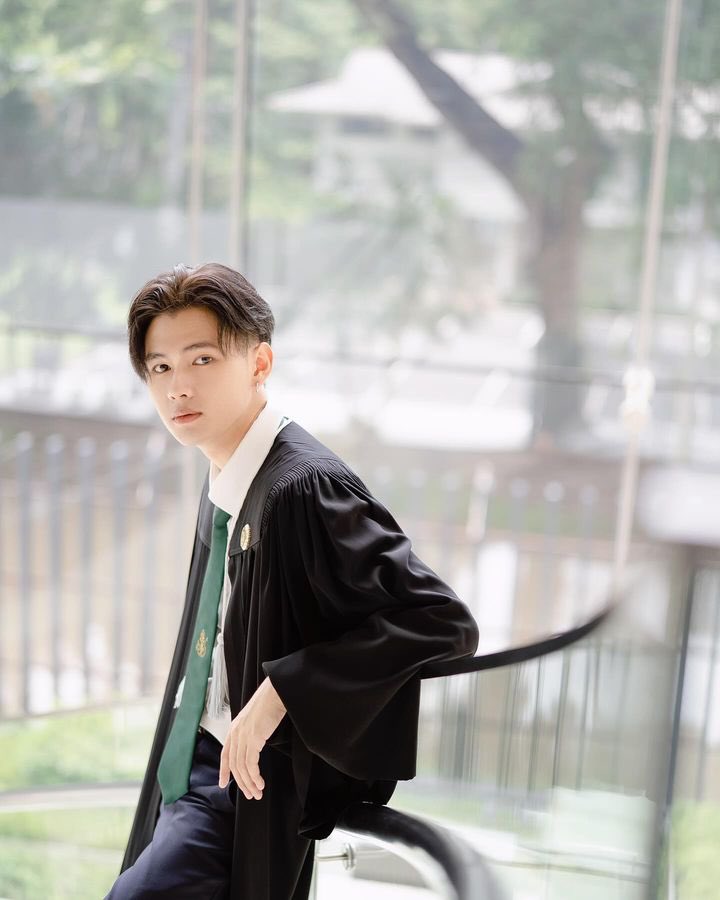 kusexyboy's tweet photo. #Congratulations 💚🧑🏻‍🎓🎊
-ออดี้
IG : aaudyy_wk 
#ศิลปศาสตร์และวิทยาศาสตร์ #KUKPS #บัณฑิต #KU79 #KUSEXYBOY #บัณฑิตหล่อบอกต่อด้วย https://t.co/YFrPHfZS2j