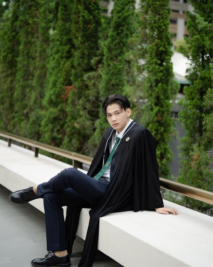 kusexyboy's tweet photo. #Congratulations 💚🧑🏻‍🎓🎊
-ออดี้
IG : aaudyy_wk 
#ศิลปศาสตร์และวิทยาศาสตร์ #KUKPS #บัณฑิต #KU79 #KUSEXYBOY #บัณฑิตหล่อบอกต่อด้วย https://t.co/YFrPHfZS2j