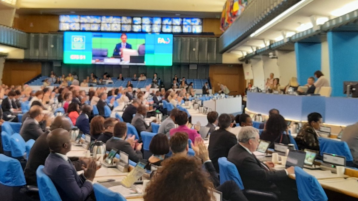 LienAP77's tweet photo. Emotivo momento en el #CommitteeonWorldFoodSecurity. Se aprueba, desde los consensos, las Directrices para el empoderamiento de mujeres e igualdad de niños y niñas en el ámbito de la seguridad alimentaria y nutricional a nivel global¡ https://t.co/gkxSRwNXxo