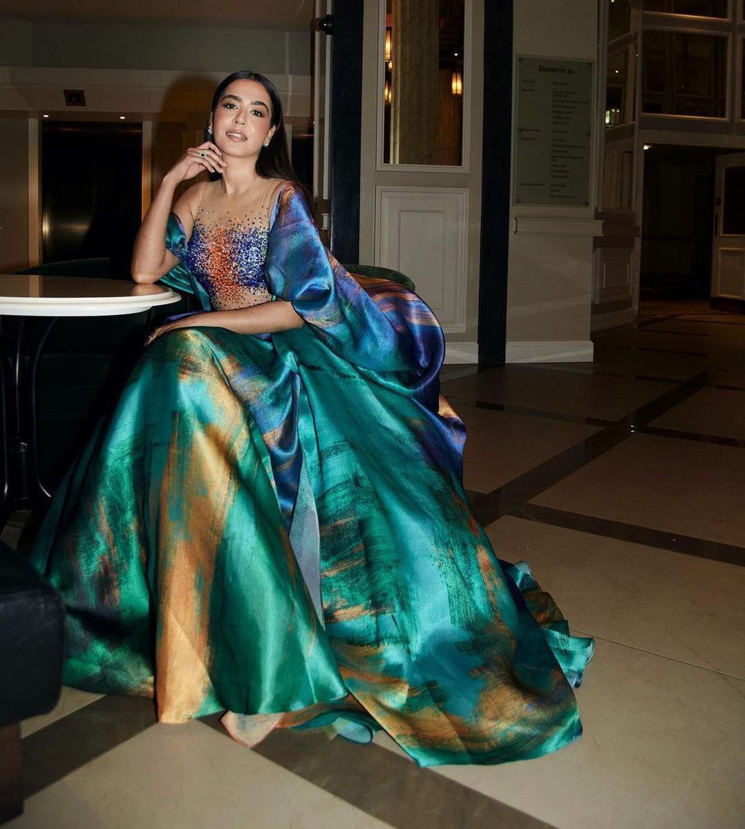 rasalapk's tweet photo. Mansha Pasha looks glamorous in a multi-coloured dress on the Red Carpet of #IPPAAwards2023🦋
#manshapasha #ippaawards #pakistanifashion #pakistanicelebrities #pakistanshowbiz https://t.co/HZHHXsnDFx