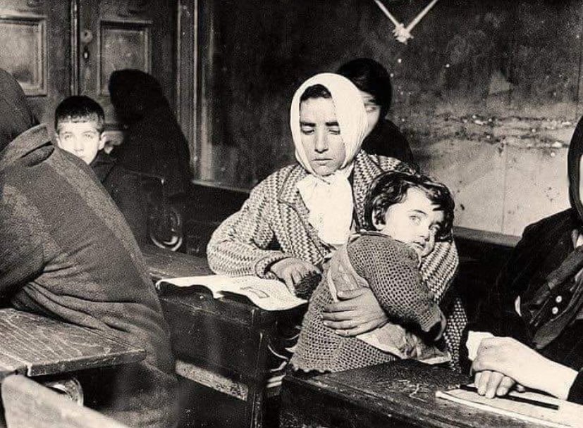 1930, Millet Mektebi’nde bir Türk kadını.