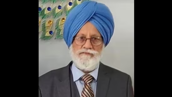 TheSATimes's tweet image. Indian-American Sikh Jasmer Singh, 66, was reportedly beaten to death in a road-rage attack in Queens, New York, last week. His family is now seeking hate-crime charges against the alleged killer

#Sikhs #JasmerSingh #HateCrime #Queens