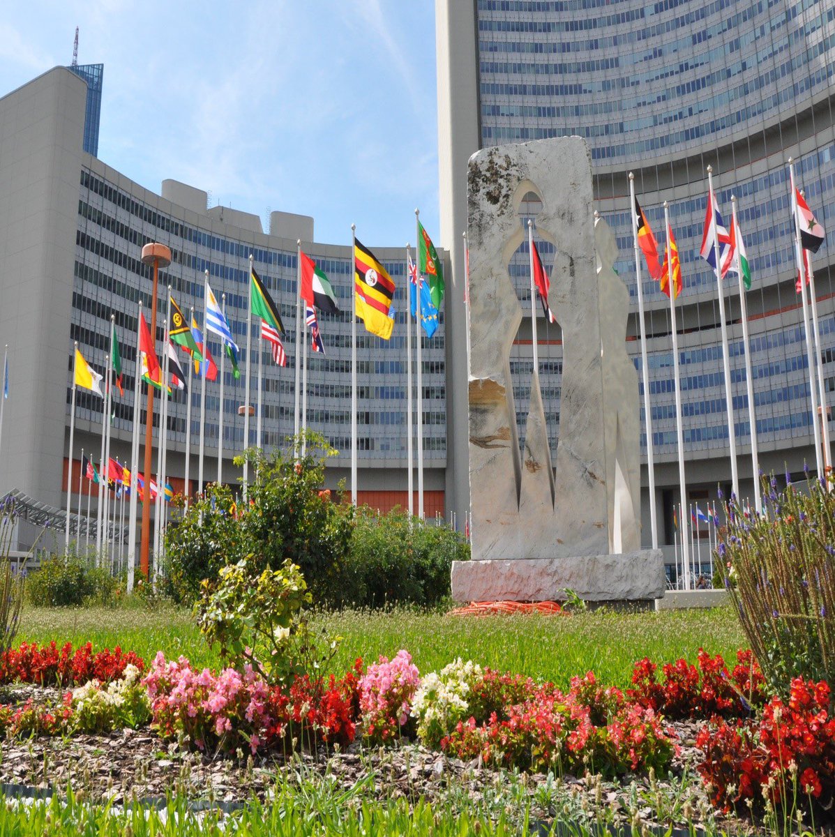 The @UN was born out of the ashes of war, in response to humanity's yearning for lasting peace. Today, conflict is dragging us to the brink.   As we mark #UNDay, the world must recommit to the UN's founding principles & Charter, to end ongoing tragedies & pursue peace for all.