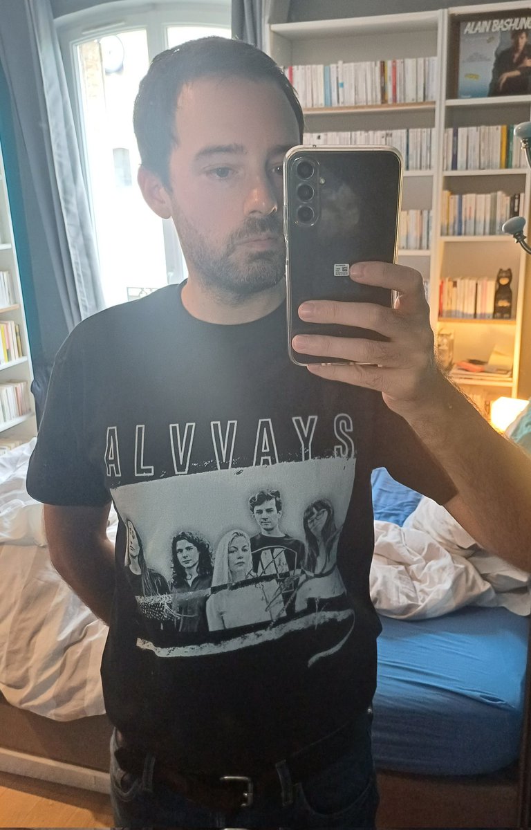 Indierock_Paris's tweet photo. Last delivery of my last crazy shopping spree... this gorgeous Alvvays t-shirt. Molly in the middle 😎
Probably gonna wear this at every future rock gig I go to.
#alvvays #newtee https://t.co/DfSfMUPLh7